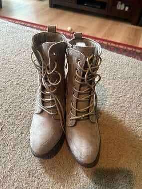 Women's Lace-Up Combat Boots - Taupe size 7.